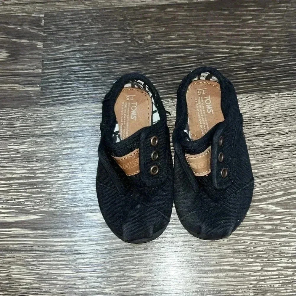 Toddler size 5 Tom’s